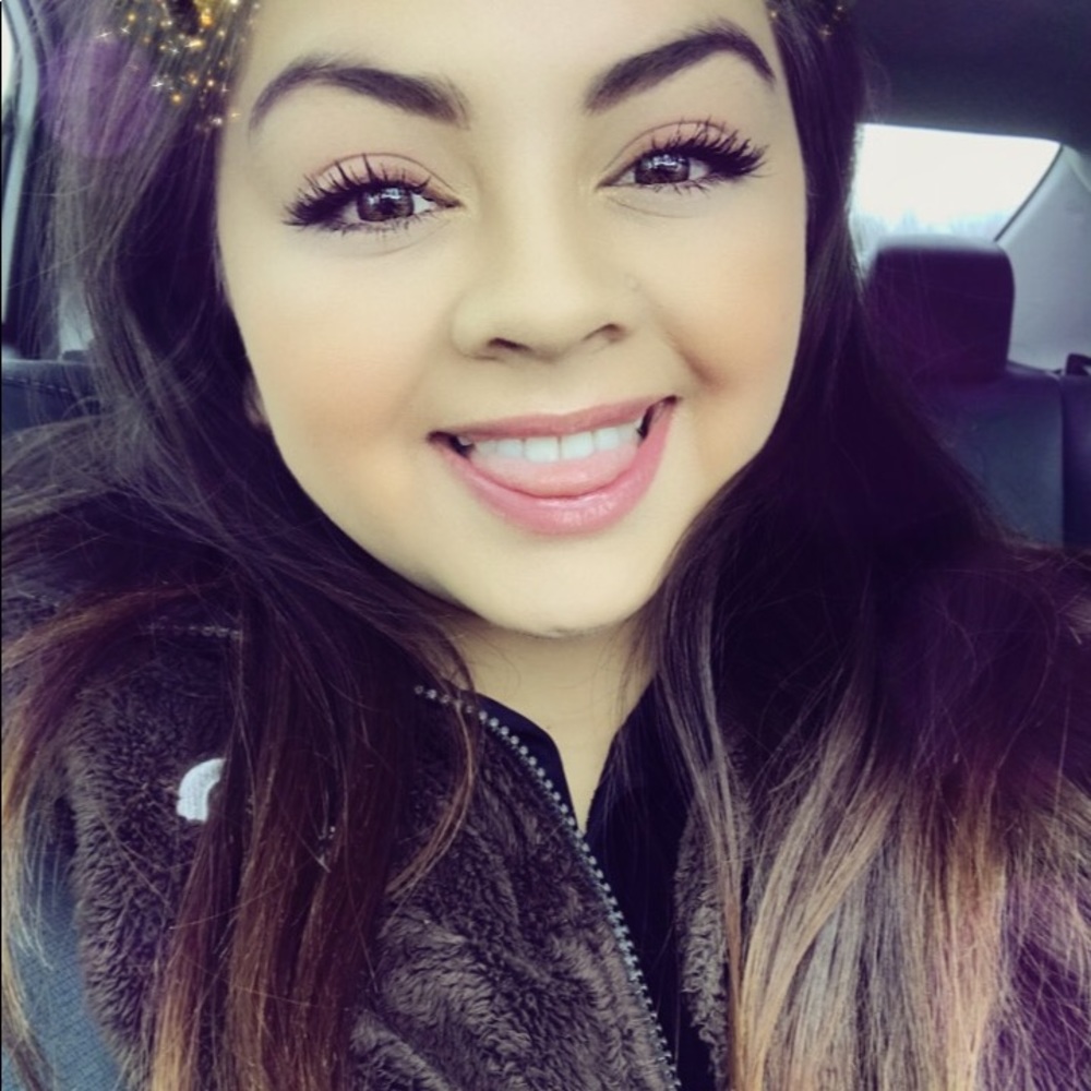 Meet your Posher, Ely